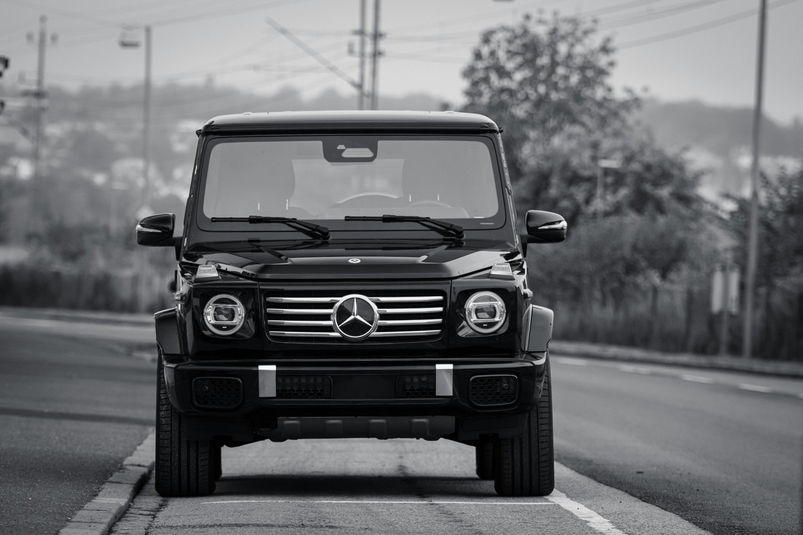 Façade d'un immeuble résidentiel moderne et écologique en 2025