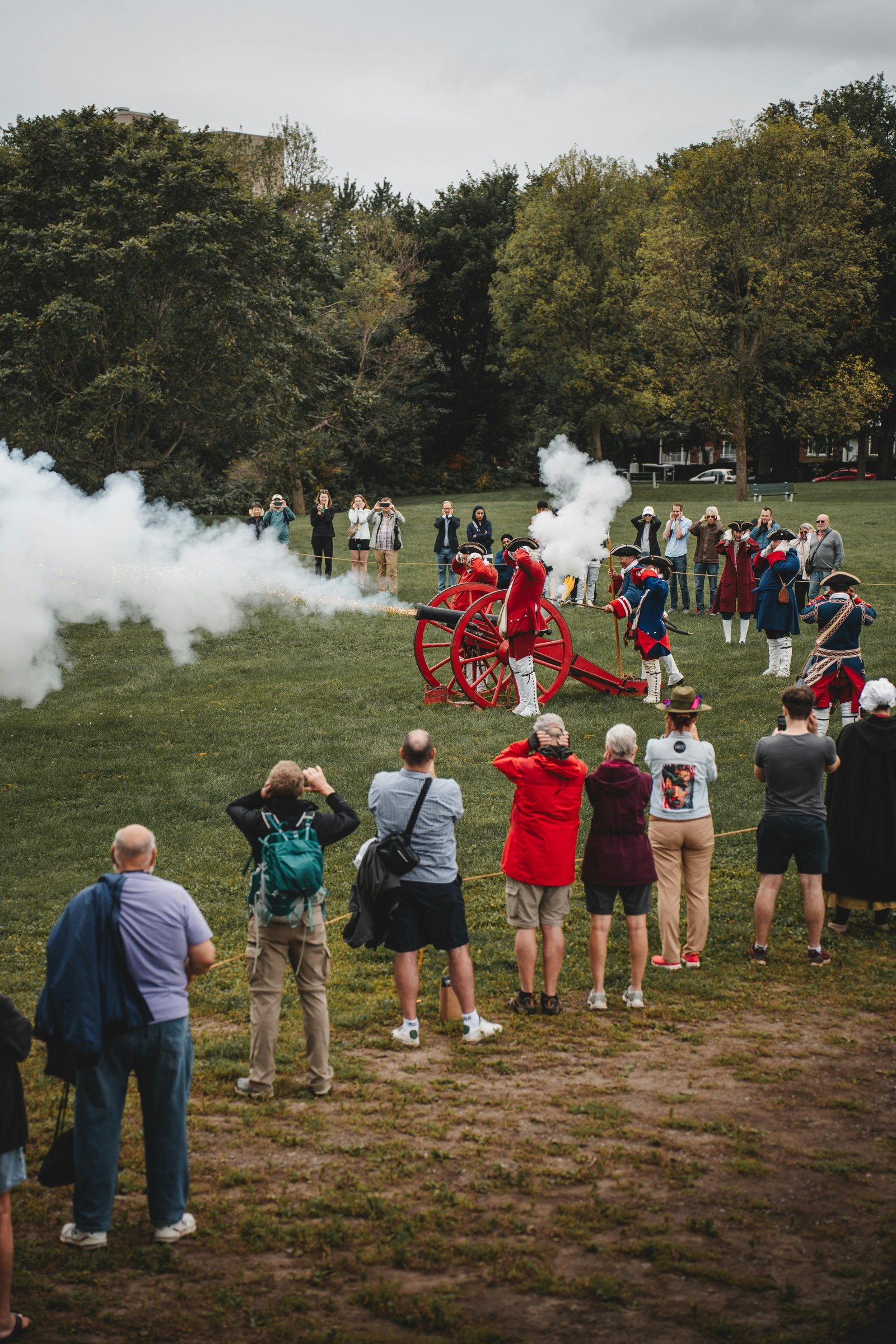Assiette colorée composée de multiples aliments variés
